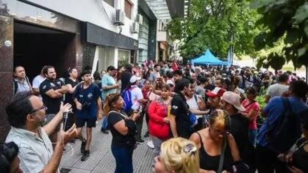 En la previa de un nuevo debate de la Ley �mnibus, el Gobierno advirti�: �Si cortan la calle o tiran piedras, la Polic�a va a actuar�