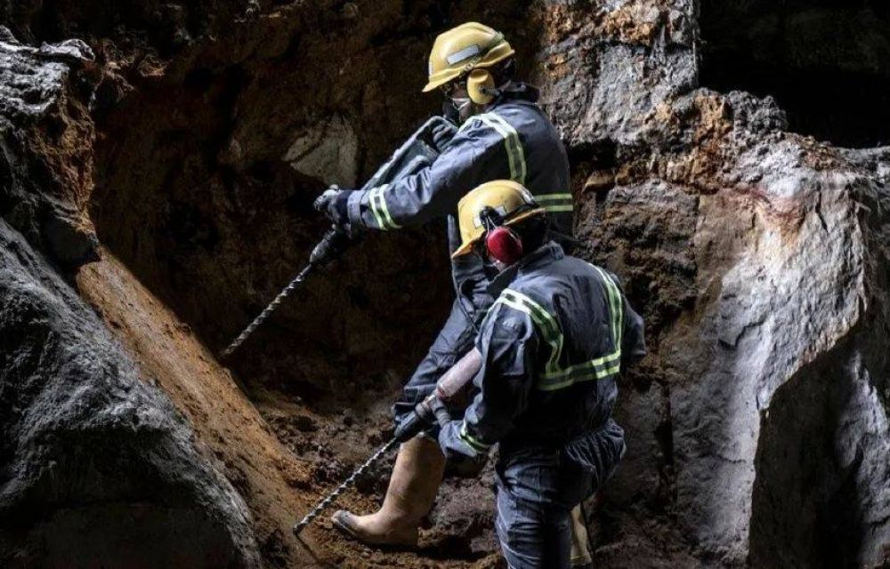 Mineros acordaron un aumento del 21% del salario bsico de enero y otro 21% en febrero para la rama abrasivos-piedras esmriles