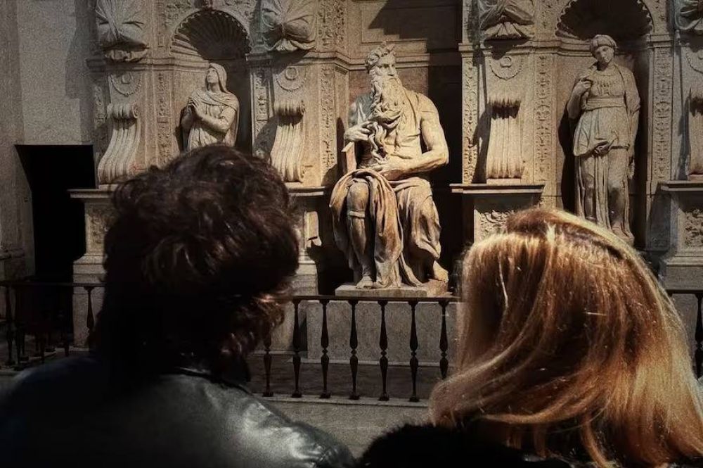 Roma: a la espera de su encuentro con el Papa, Milei fue a ver el Moiss de Miguel ngel