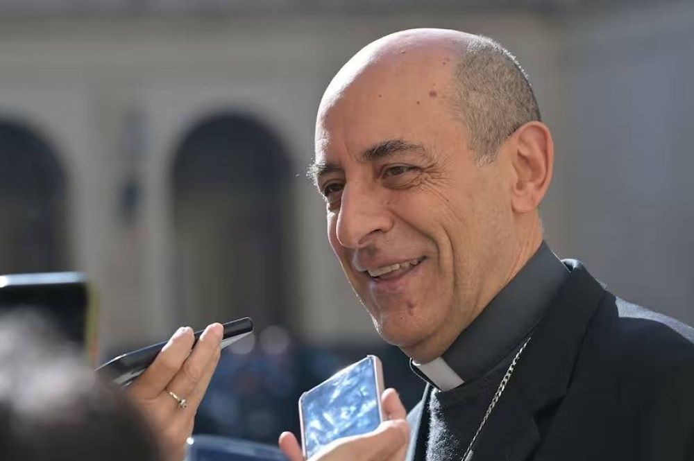 Vctor Manuel Fernndez, uno de los cardenales ms cercanos a Francisco, dijo que la idea del Papa es poner en la mesa distintos puntos de vista