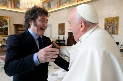 Los detalles de la extensa reunión entre el Papa Francisco y Javier Milei en el Vaticano