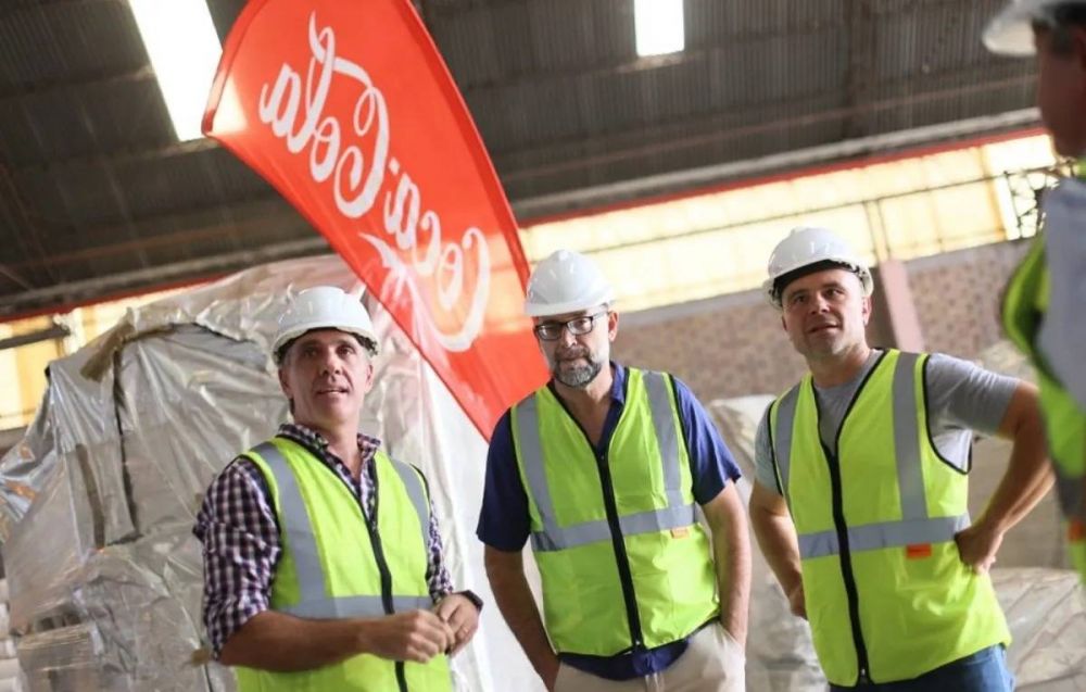 El intendente de Godoy Cruz recorri la fbrica de Coca Cola que invertir 30 millones de dlares