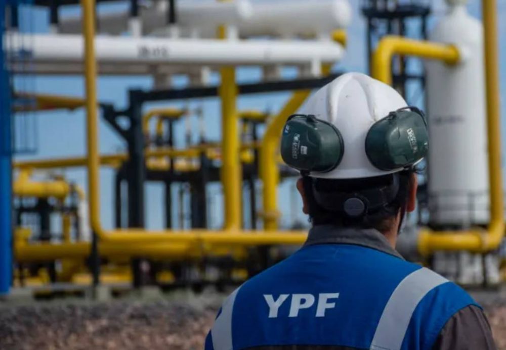 Petroleros denuncian el desguace de YPF y se declaran en Estado de Alerta