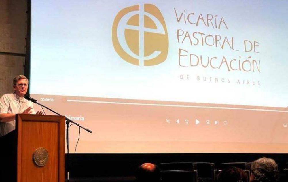 Foro de Educacin: Mons. Garca Cuerva anima a los docentes a dejar huellas