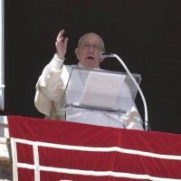 El Papa en el Ángelus: 'Abrámonos a la luz de Jesús'