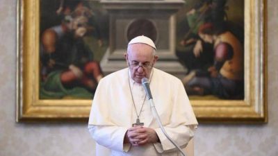 El Papa condena el atentado en una iglesia de Burkina Faso y pide la paz