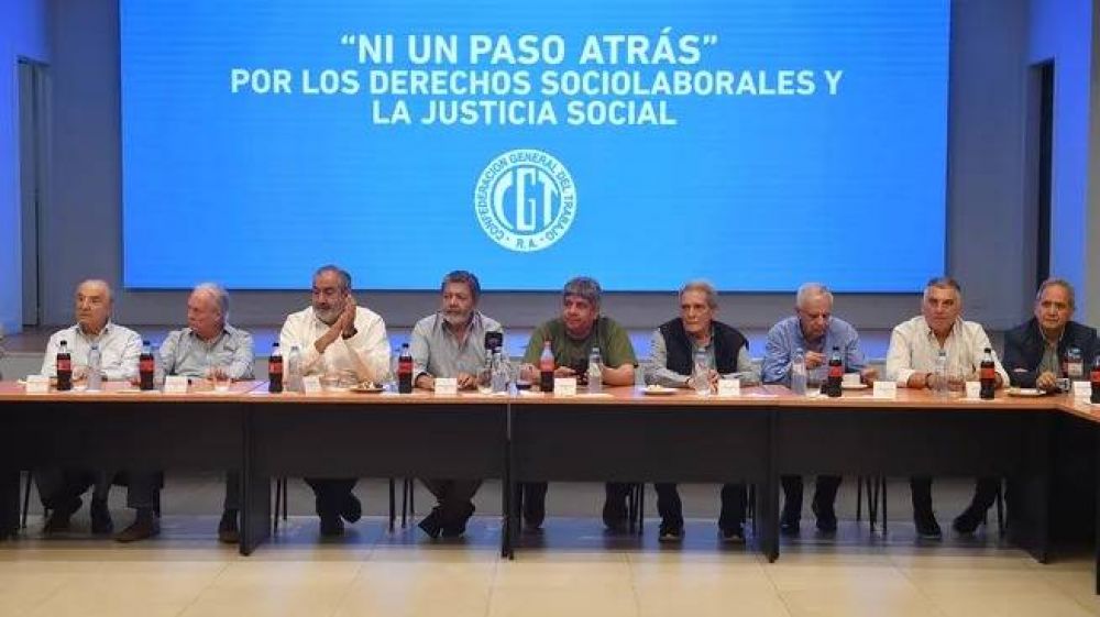 Javier Milei prometi avanzar con la reforma laboral: puso en la mira a sindicatos y convenios colectivos