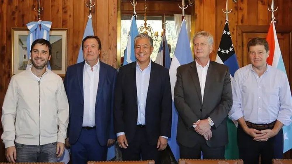 Los gobernadores de la Patagonia se abroquelan contra Javier Milei en una cumbre con todos los climas