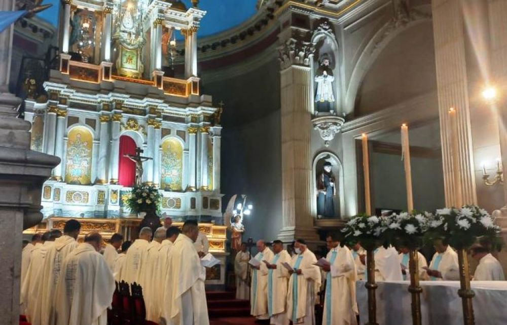 Mons. Urbanc record en la Misa Crismal que 'toda vocacin sacerdotal es una gracia'