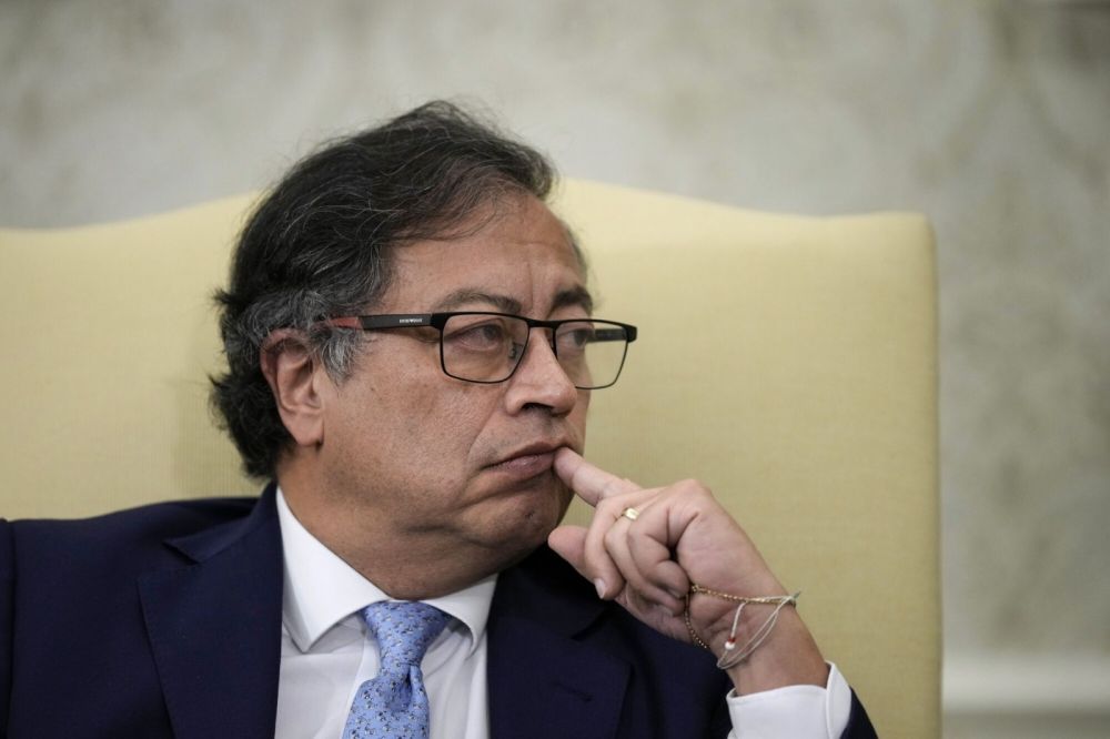 Gustavo Petro retir a su embajador en Buenos Aires y orden la expulsin de un funcionario argentino
