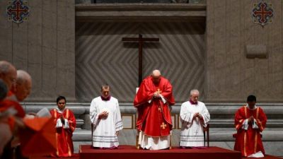 Viernes Santo: El Papa presidi la celebracin de la Pasin del Seor
