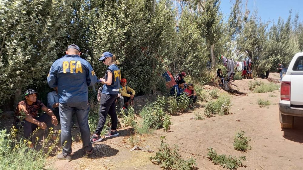 Hallaron a 22 personas que eran vctimas de trata laboral en una finca de Mendoza