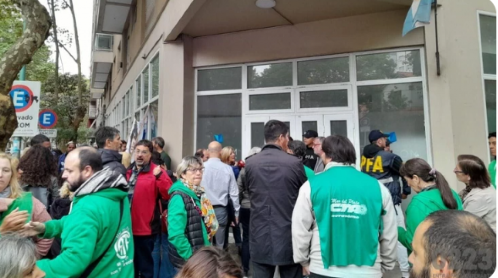 Chau reclamos por el celular: cerr el Enacom y despidieron a 19 trabajadores marplatenses