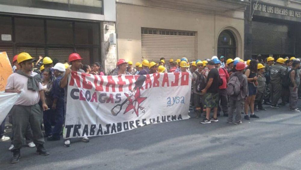 Cooperativas que trabajan para Aysa denuncian que el gobierno no les pag obras realizadas