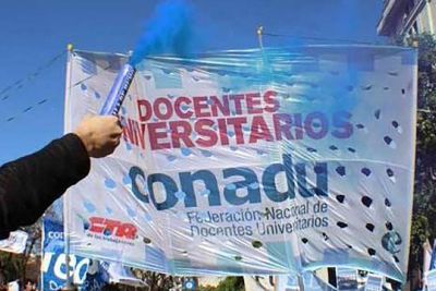Los docentes universitarios ratificaron el paro y convocaron a una gran marcha federal
