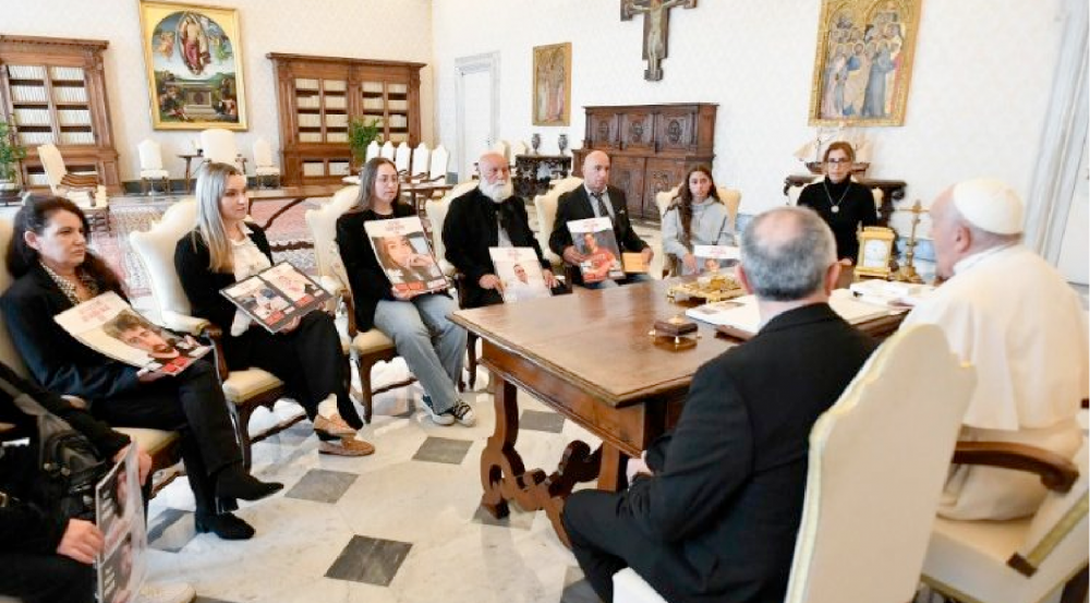 Papa Francisco recibe a familiares de judos secuestrados por Hamas en Vaticano
