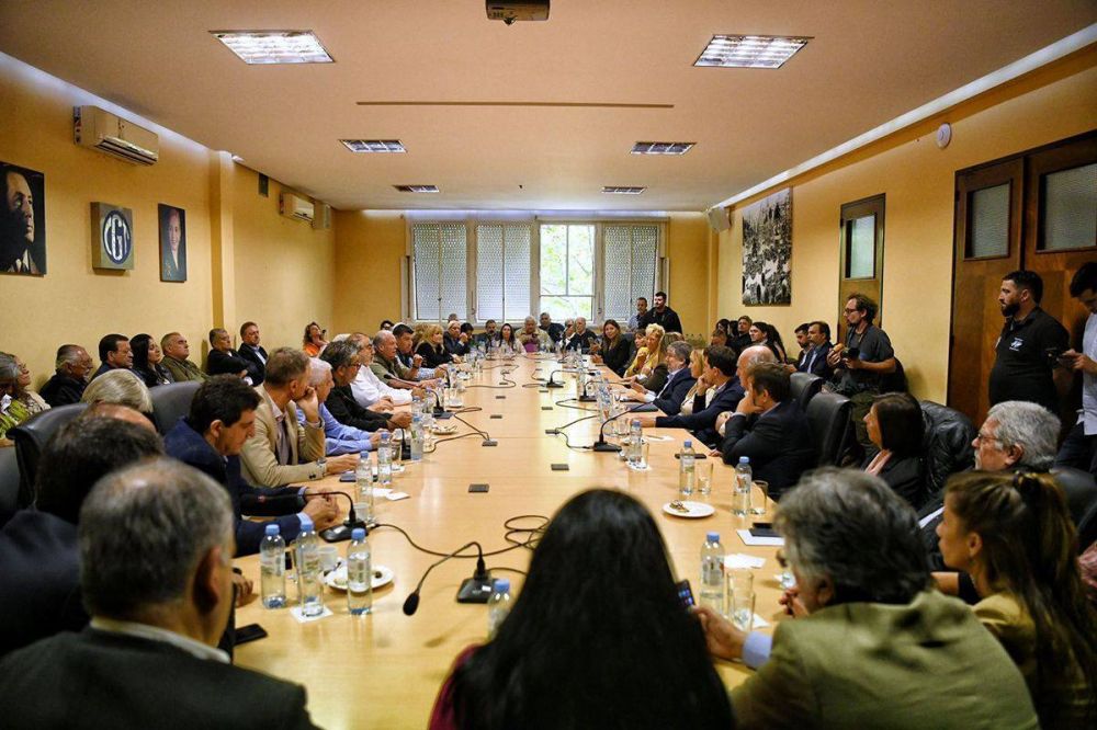 Qu se dijo en el encuentro entre los senadores peronistas y la CGT antes de la reunin de los sindicalistas con el gobierno