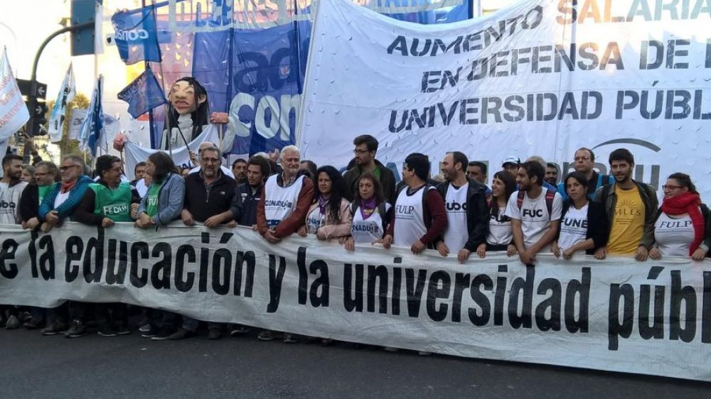 Se calienta la marcha universitaria tras el rechazo unnime de docentes y no docentes a la insuficiente oferta del Gobierno