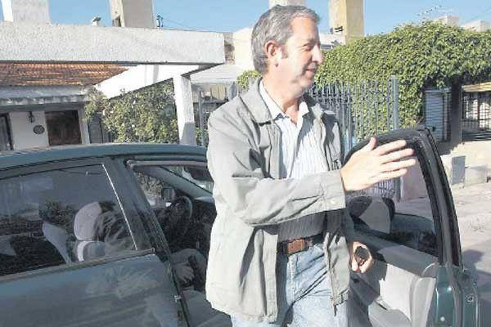 Desaf�o de Cobos por el manejo de fondos