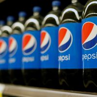 Ventas fuera de EU impulsan ganancias de PepsiCo pese a cada de Quaker por caso de salmonela
