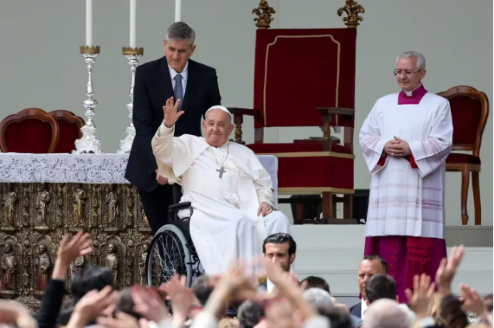 El papa Francisco presidi una multitudinaria misa en Venecia y visit una crcel de mujeres en su primer viaje en meses
