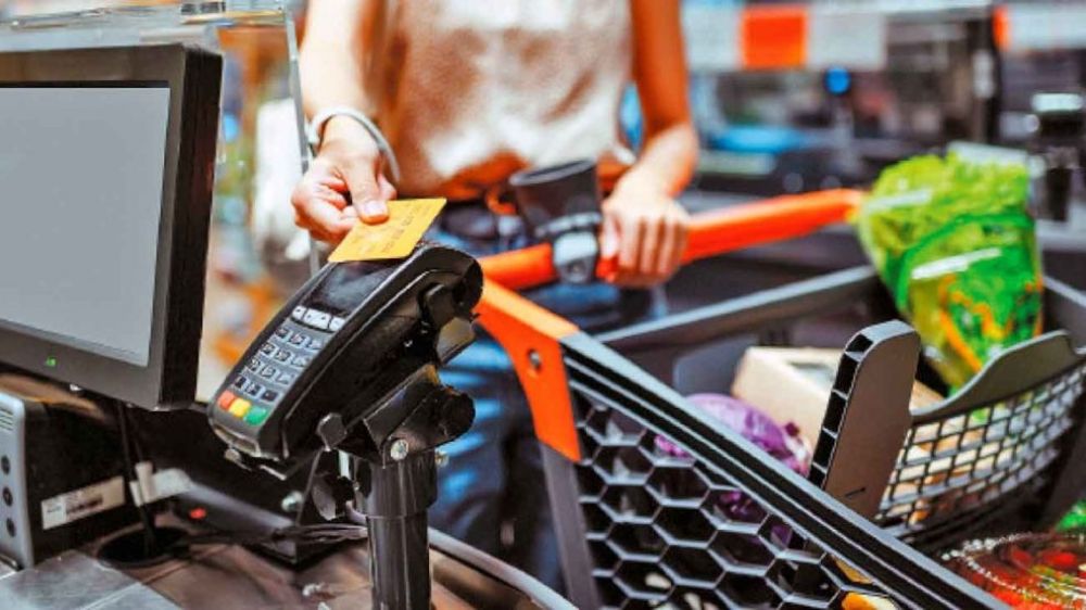 Tarjetear para comer: cada vez ms endeudados para poder comprar en los supermercados