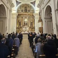 Abrazo a la iglesia Santa Catalina de Siena tras el incendio y un posible 