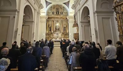 Abrazo a la iglesia Santa Catalina de Siena tras el incendio y un posible 