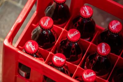 Precios y volmenes ms altos impulsan las perspectivas de Coca-Cola para este ao
