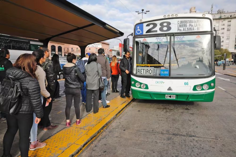 El gremio de los colectiveros de la UTA no defini su adhesin al paro de la CGT y negocia con el Gobierno