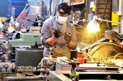 Industriales Pymes advierten que corren riesgo 150.000 puestos de trabajo en el sector industrial