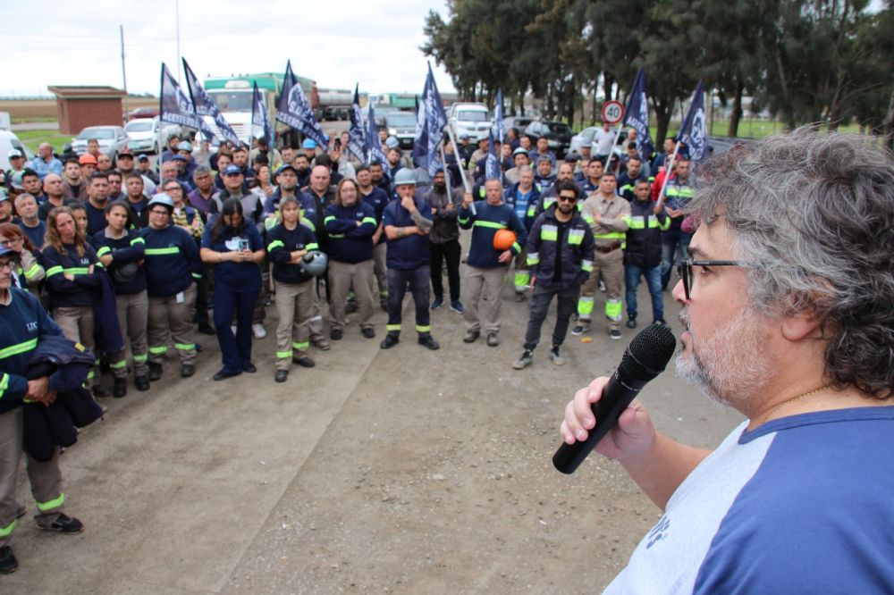 Los Aceiteros hicieron una asamblea en la puerta de Dreyfus y avisaron que irn al paro para no retroceder a la precarizacin de los 90s