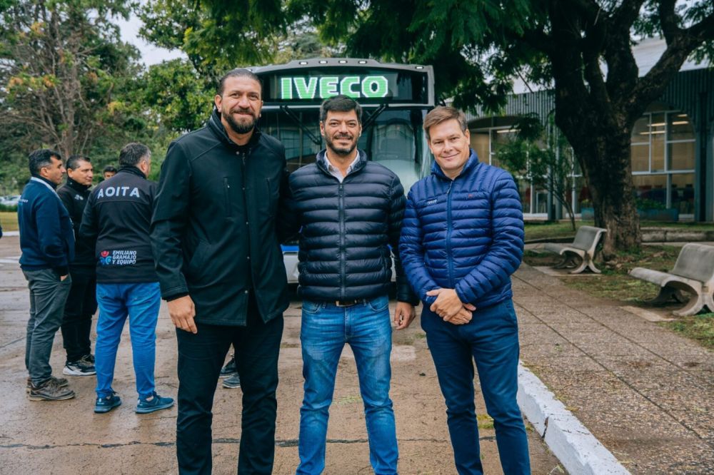 Iveco present en Crdoba el primer colectivo a GNC fabricado en Argentina junto a Aoita y Smata que destacaron la importancia para la produccin de la provincia