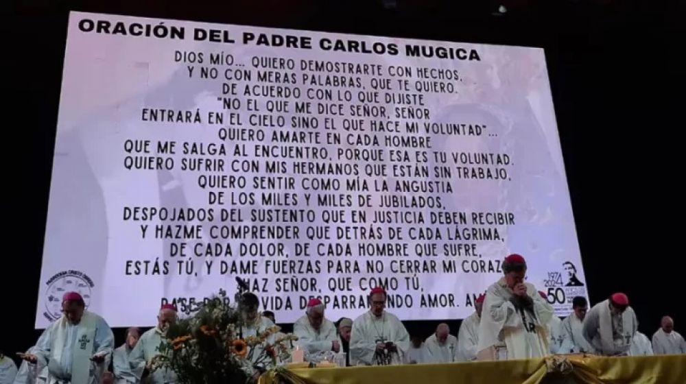 Curas villeros: 'Al padre Carlos Mugica lo siguen matando en el olvido de los ms pobres'