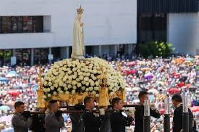 Miles de devotos participan de la peregrinacin a la Virgen de Ftima