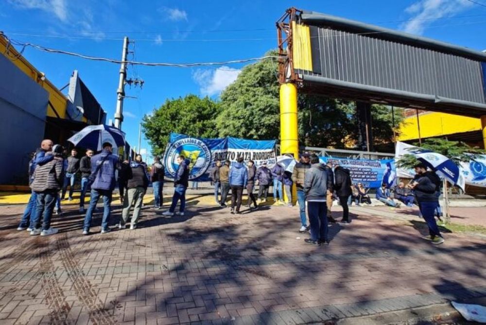 Centro de Empleados de Comercio de Quilmes acompaando el reclamo de los trabajadores del autoservicio Mayorista Diarco