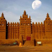 La mezquita de Djenn: el edificio de barro ms grande del mundo reconstruido cada ao