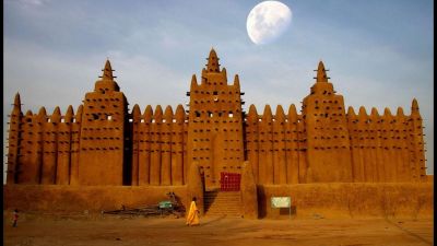 La mezquita de Djenn: el edificio de barro ms grande del mundo reconstruido cada ao