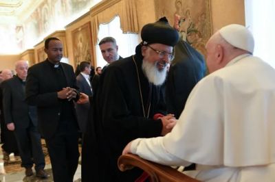 El Papa Francisco afirma que los j�venes �pueden romper las cadenas del resentimiento� entre cat�licos y ortodoxos
