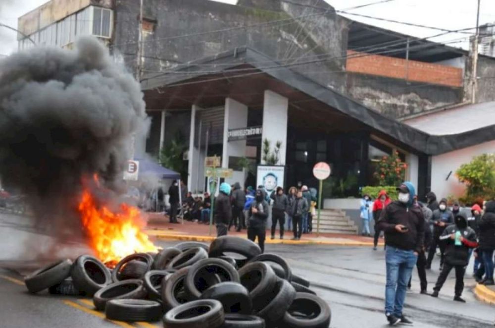 Misiones no lleg a un acuerdo salarial con los policas movilizados y se extienden las protestas a yerbateros, empleados pblicos y penitenciarios