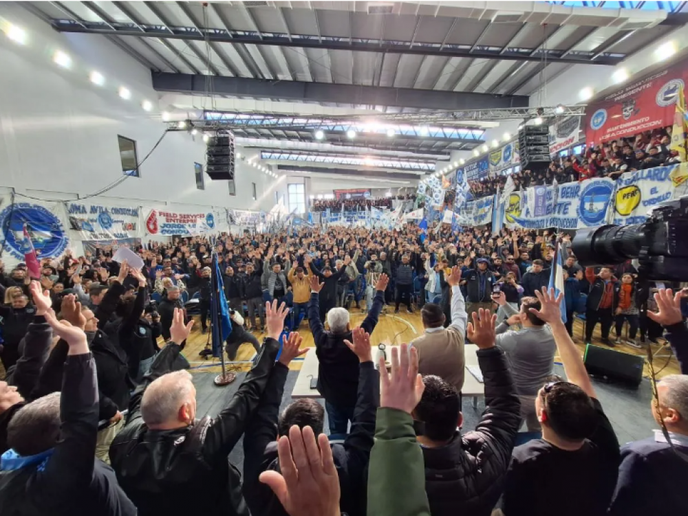 Loma vila busca quedarse con los trabajadores de energa renovable de Chubut y cambia el nombre de su sindicato por el de Sindicato de Trabajadores del Petrleo Gas y Energa Renovable