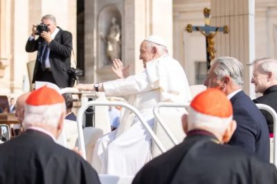 El Papa Francisco explica nuestra vocacin en el mundo: anteponer la alegra de contemplar a la de poseer
