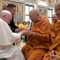 El Papa, a monjes budistas: 'Juntos por un mundo ms inclusivo'