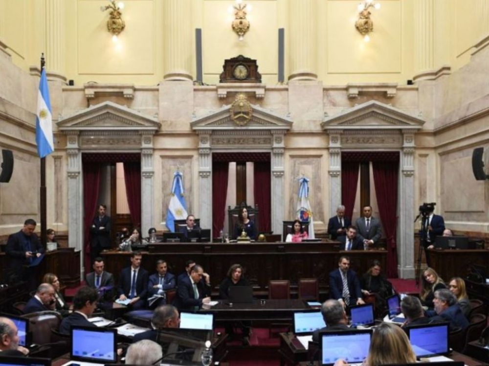 La UCR logr� su cometido y en la Ley Bases se incorpor� a la protesta sindical como motivo de despido con causa a los trabajadores