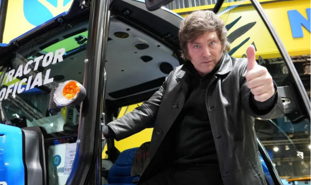 El tractor averiado de Javier Milei