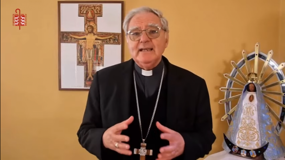 Mons. Ojea: 'Cada vez que comulgamos; nos transformamos en l'