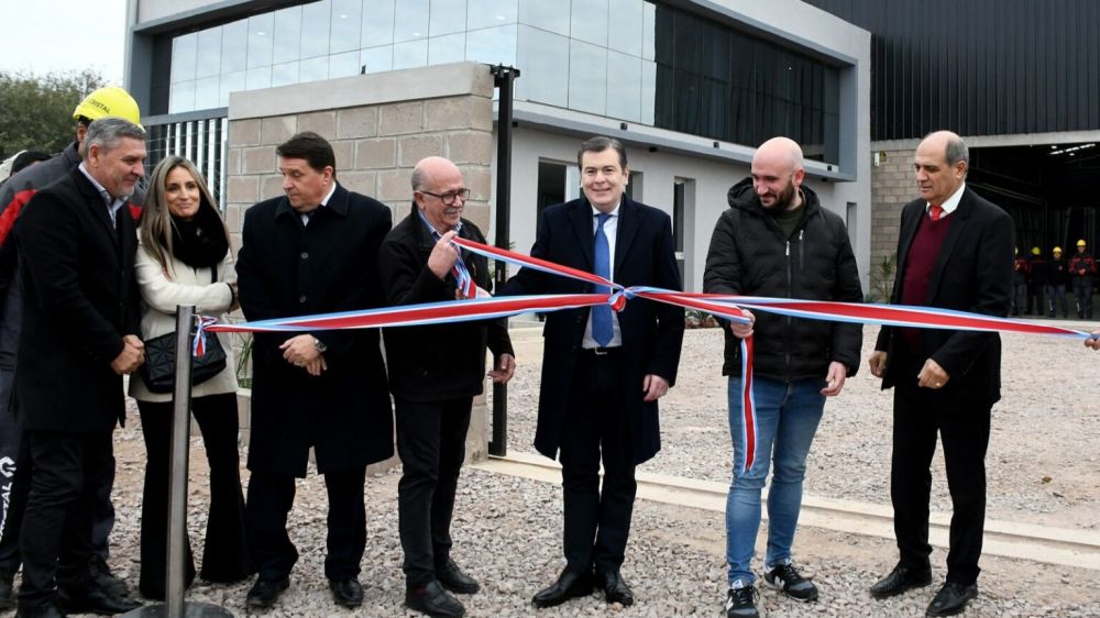 El gobernador Gerardo Zamora inaugur la primera fbrica de vidriado hermtico en la provincia