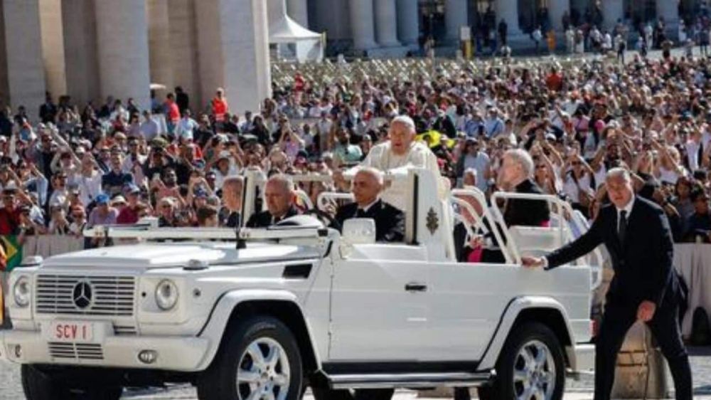 El Papa: Atentos a la tentaci�n de encerrar al Esp�ritu Santo en c�nones e instituciones