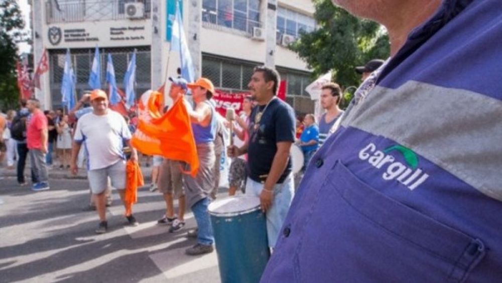 Trabajo dict la conciliacin obligatoria en la huelga de aceiteros y respondienron con un fuerte comunicado