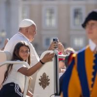 El Papa Francisco aconseja a los sacerdotes que la homila no dure ms de 8 minutos para que la gente no se duerma
